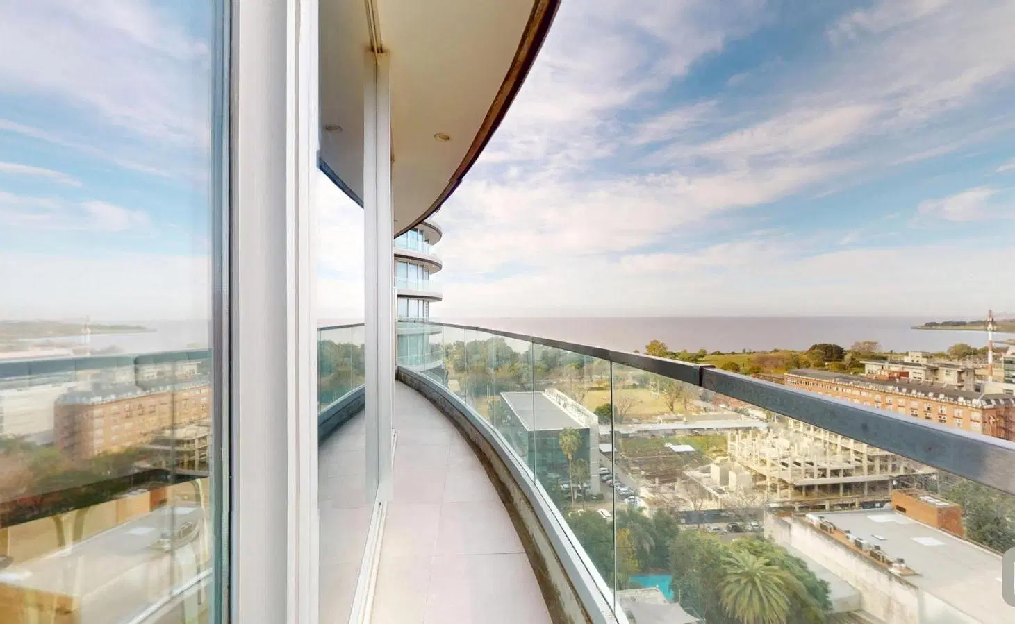 Venta Exclusivo Departamento 2 Ambientes Vista al Río Balcón Cochera Infinity Towers 1