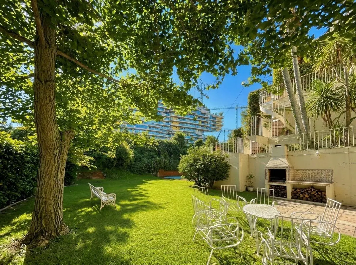 Venta Casa 500 m2 Gran Lote 710 m2 con Jardín Juez Tedín y Ocampo Barrio Parque 4