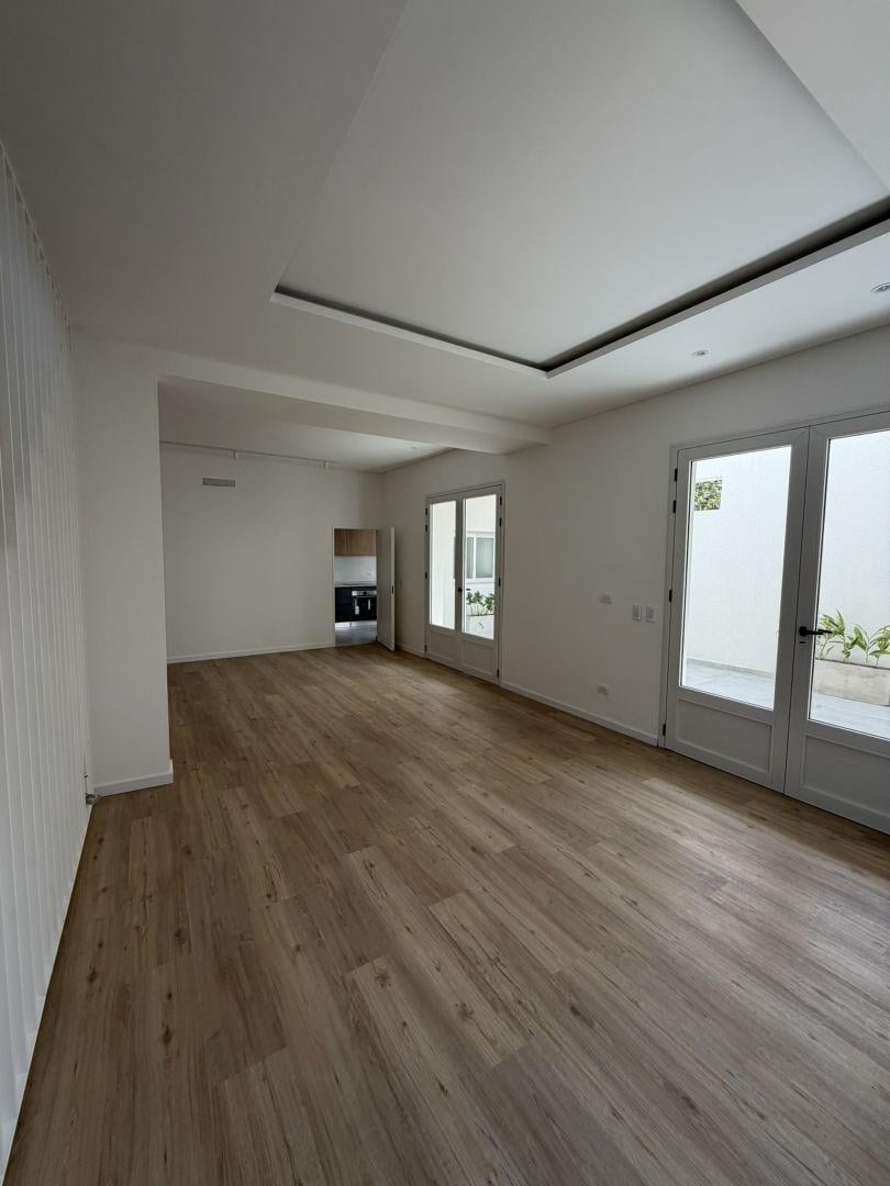 Foto de Departamento en Venta en Coghlan, imagen 1