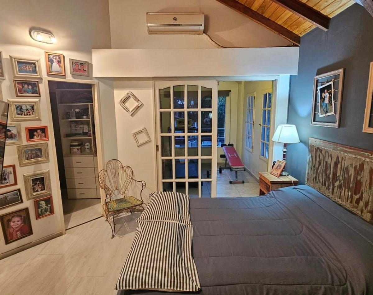Casa 5 ambientes con piscina, Ramos Mejia
