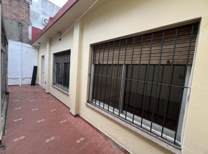 Ph en alquiler de 2 ambientes en La Tablada 3