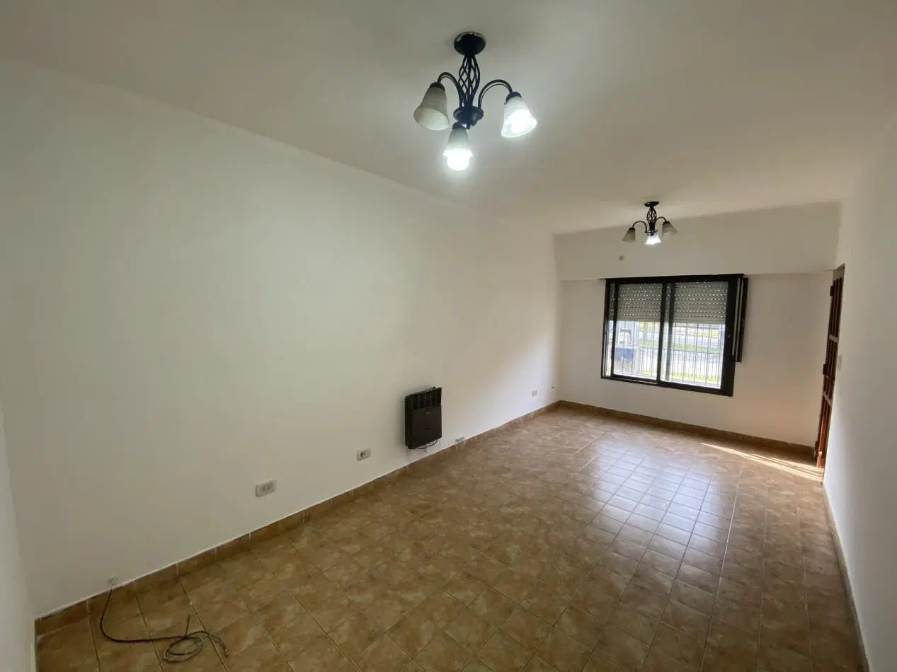 CASA 4 AMBIENTES EN ALQUILER-CIUDAD EVITA 2