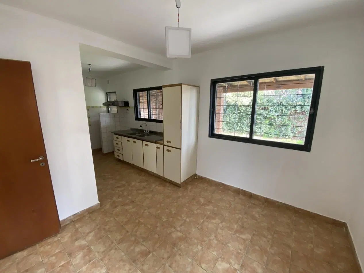 CASA 4 AMBIENTES EN ALQUILER-CIUDAD EVITA 4