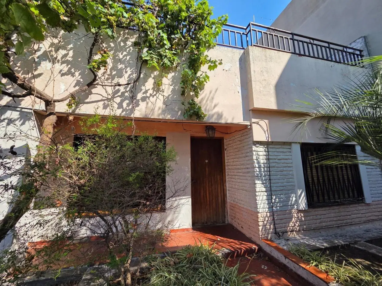 CASA 3 AMB CON COCHERA, QUINCHO Y TERRAZA LIBRE - ¡APTA CREDITO! 2