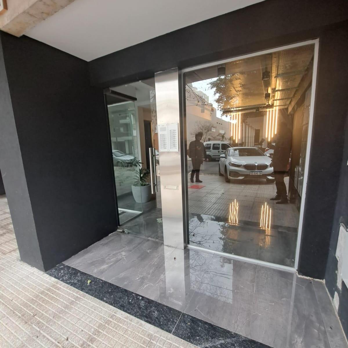EXCELENTE DEPARTAMENTO 3 AMB. CON COCHERA
