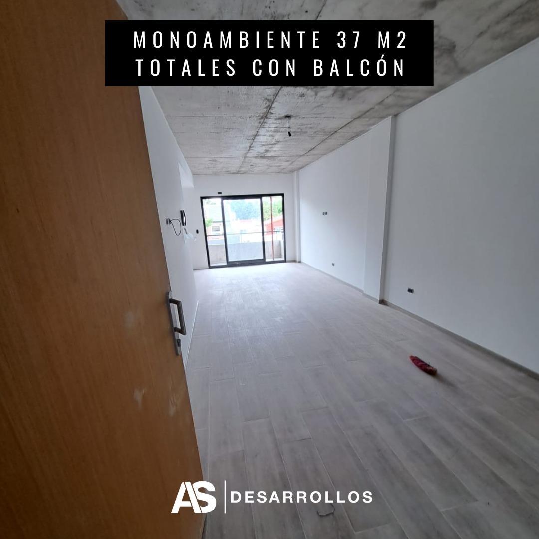 EXCELENTE Y AMPLIO NONOAMBIENTE CON BALCON