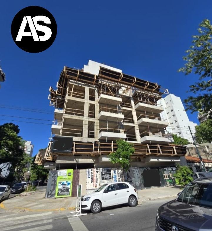 EXCELENTE 2 AMBIENTES SEMIPISO CON BALCON TERRAZA (venta en pozo)