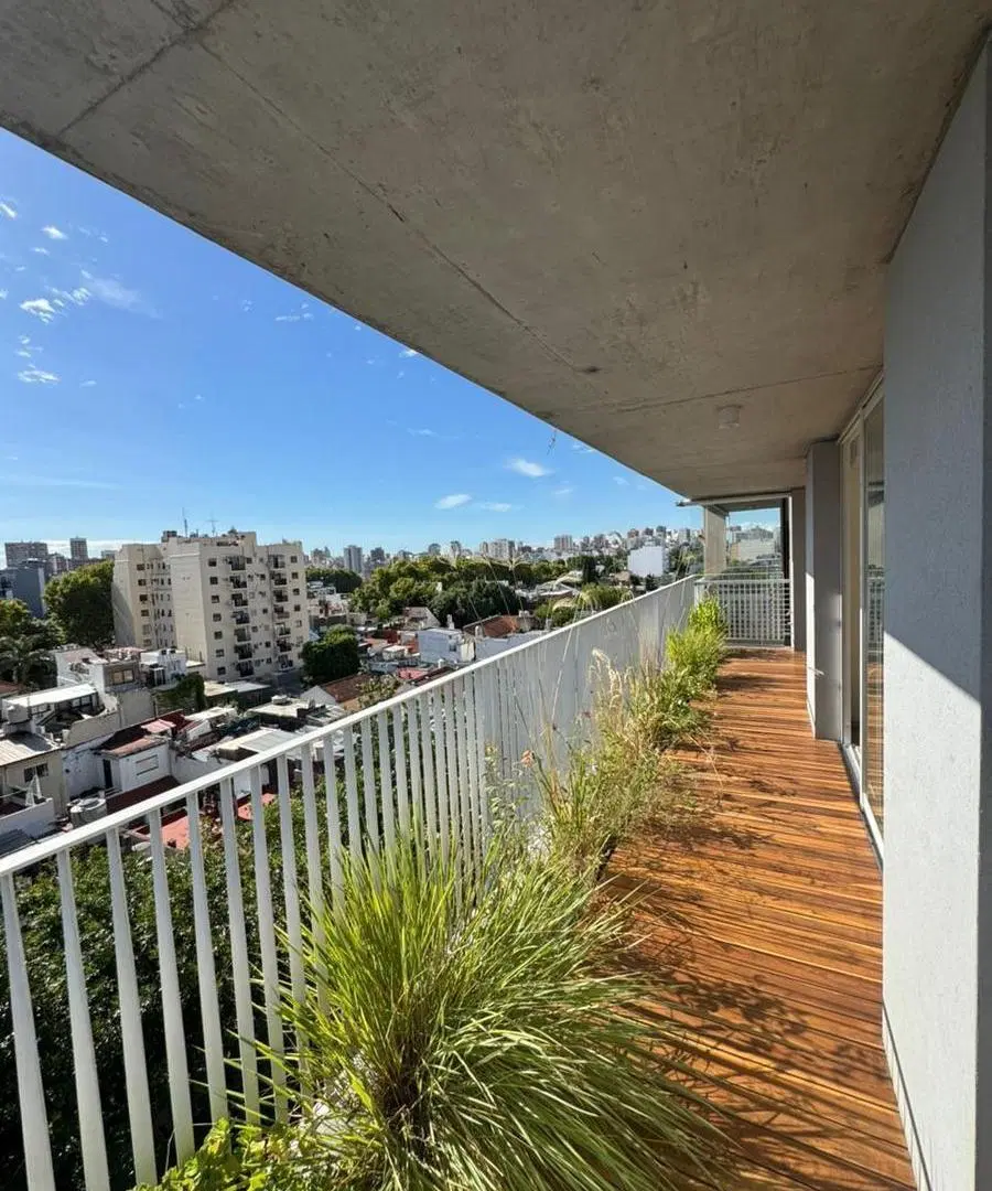 Dto. 2 amb impecable estado. Dorm en suite c/vestidor. Gran balcón, piso alto, vista abierta. Toil. 4