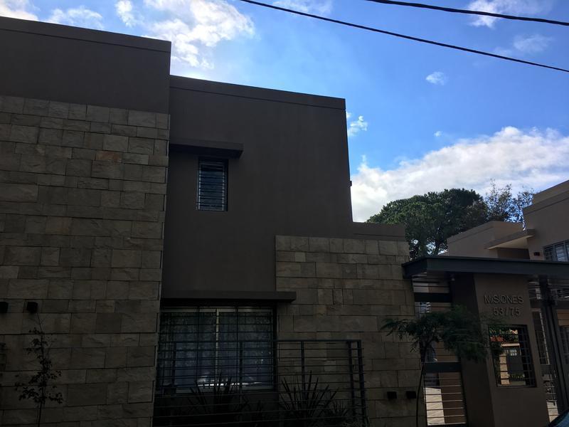 Alquiler Departamento 2 Ambientes en Planta Alta con Cochera Complejo Cerrado - Bella Vista