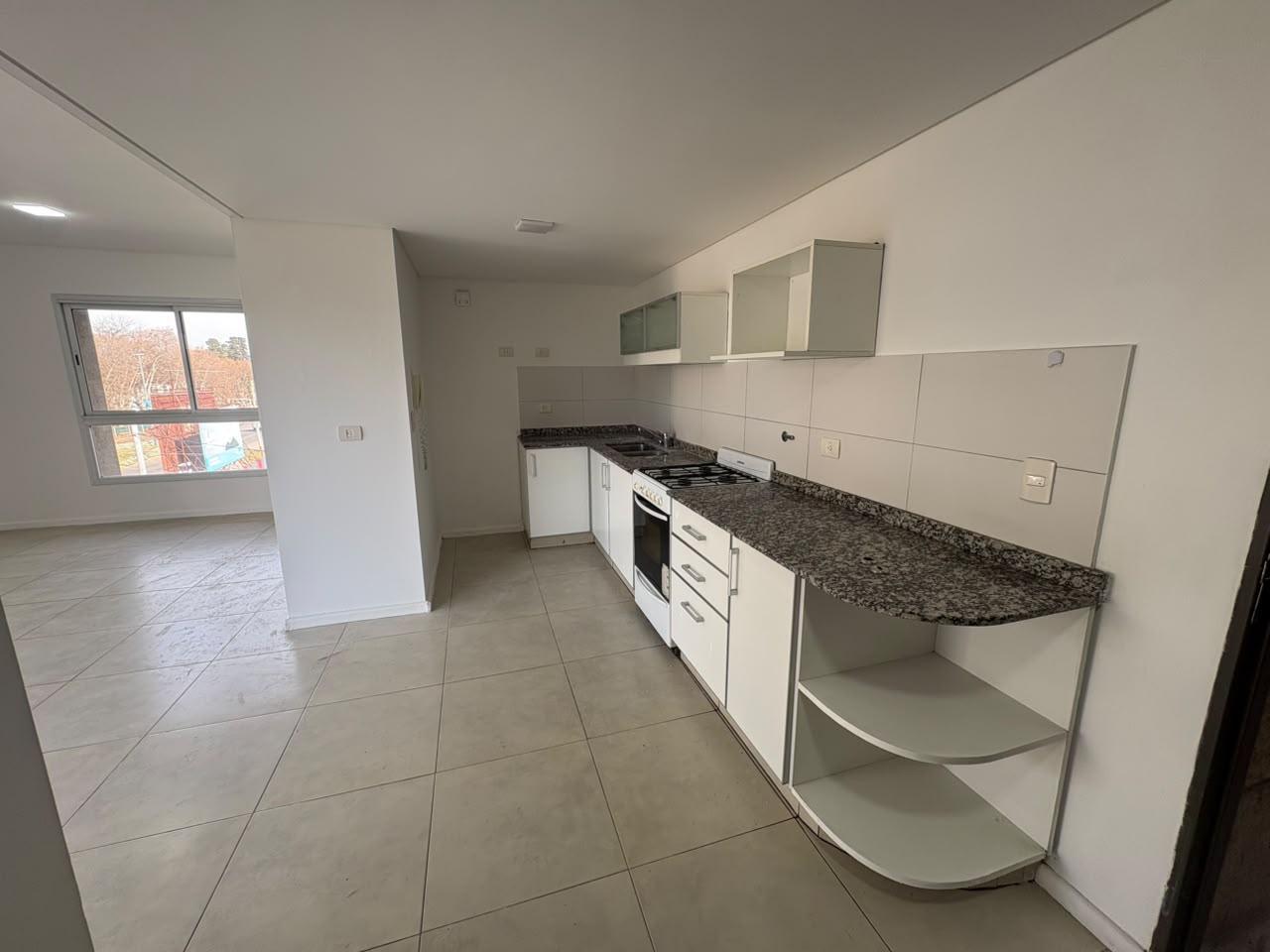 Foto de Alquiler Amplio Departamento Monoambiente en Condominio Las Horquetas, imagen 3
