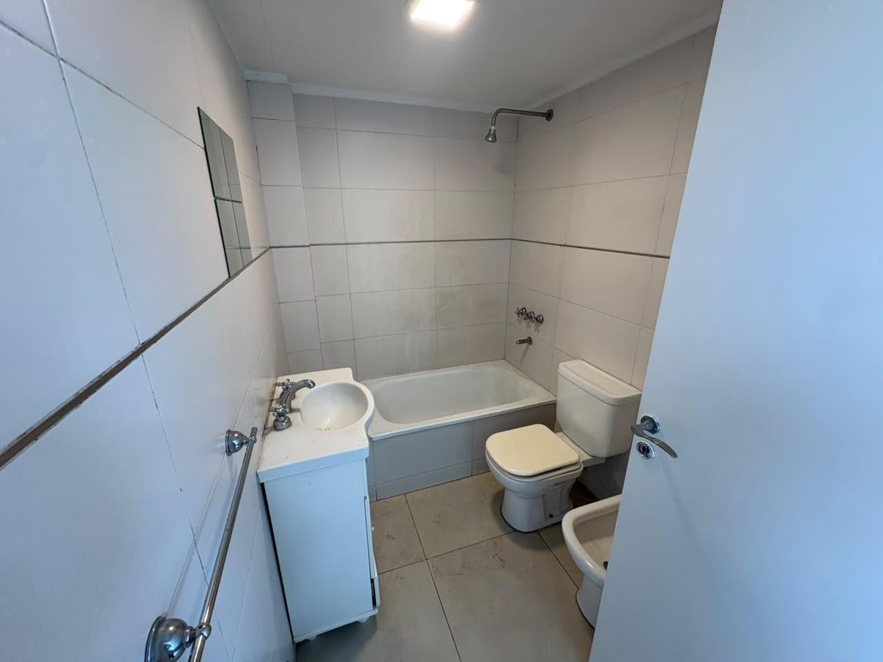 Foto de Alquiler Amplio Departamento Monoambiente en Condominio Las Horquetas, imagen 4