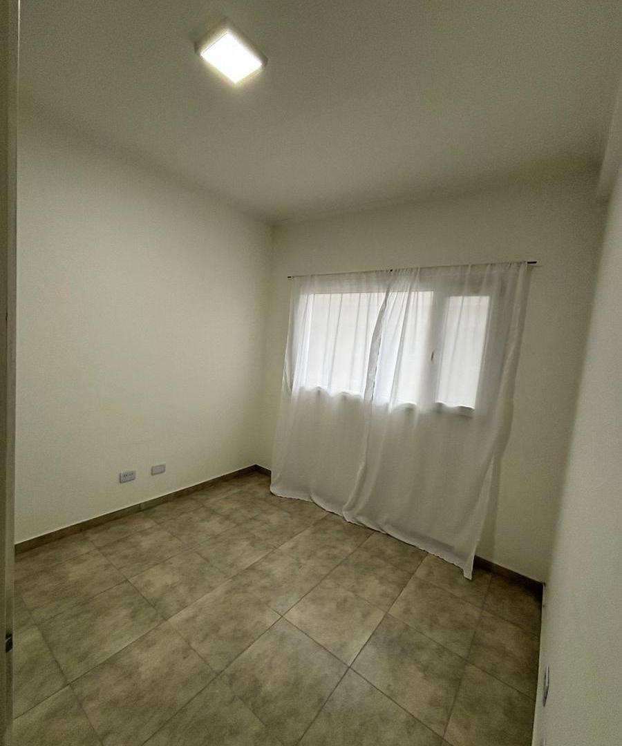 Foto de Alquiler Departamento Planta Alta con Cochera en Complejo - Muñiz, imagen 5