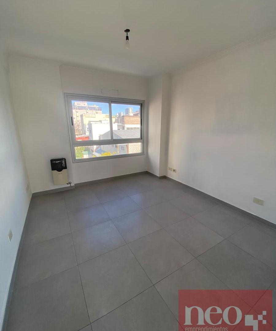 Foto de DEPARTAMENTO 2 AMBIENTES CON EXELENTE UBICACION AL FRENTE UBICADO EN, imagen 2