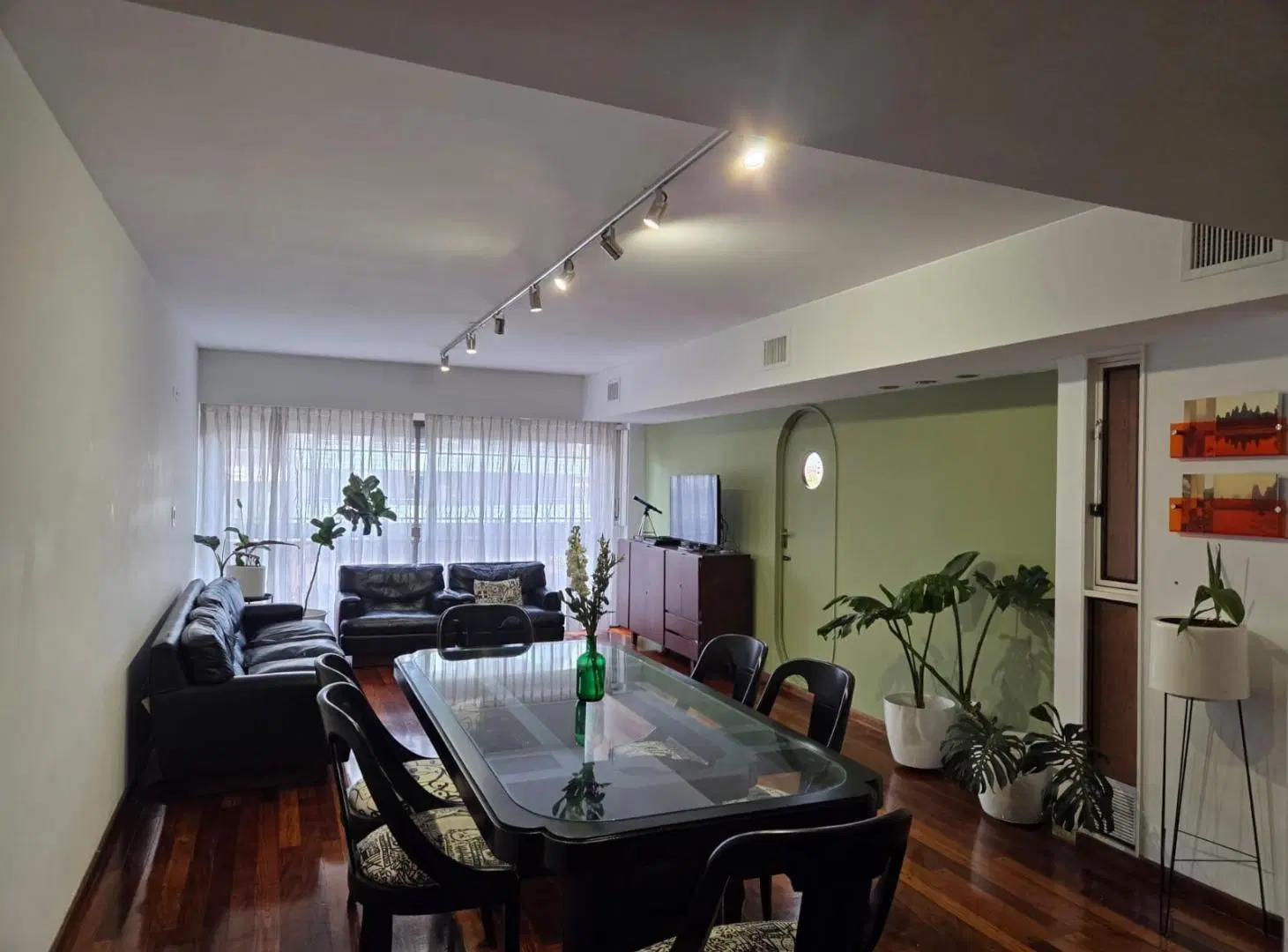 Departamento de 3 dormitorios con cochera frente a Plaza López. Patio exclusivo, quincho y pileta. 2
