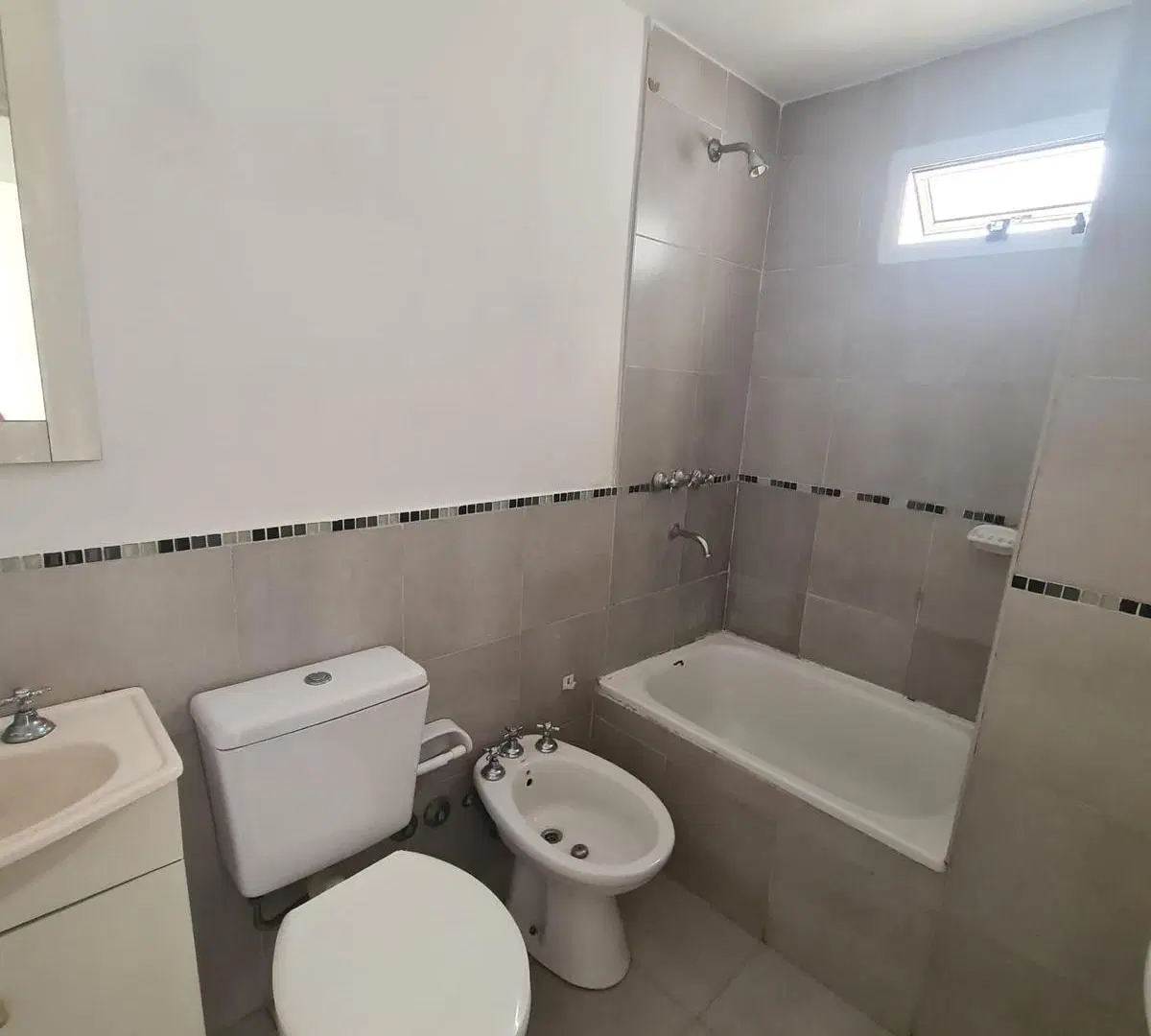 Departamento por escalera en Barrio Echesortu 2