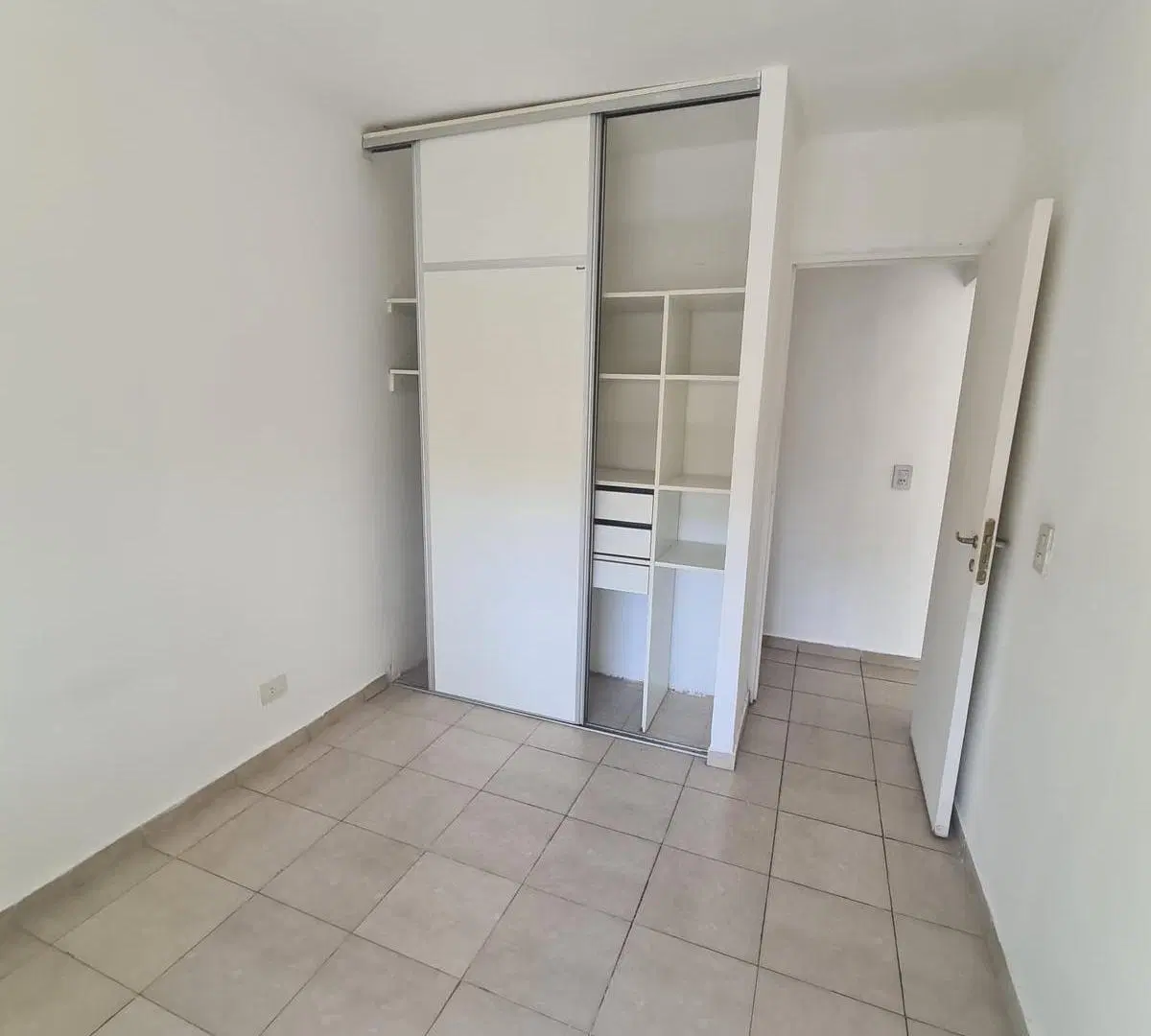 Departamento por escalera en Barrio Echesortu 3