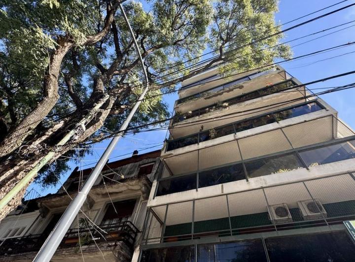 Impresionante balcón terraza de 30 mtrs2 y cochera!!!! A RECICLAR 4