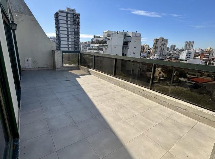 Impresionante balcón terraza de 30 mtrs2 y cochera!!!! A RECICLAR 4