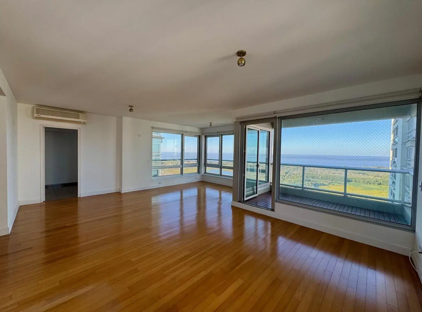 Alquiler Impecable Le Parc Puerto Madero, Torre Parque, Piso 32 02 con dos cocheras 1