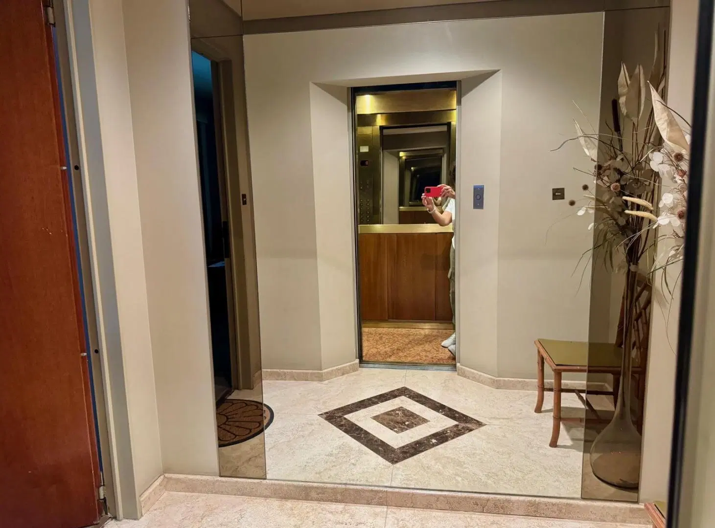 Semipiso en venta en Recoleta sobre calle Arroyo, con terraza y  3 cocheras A RECICLAR 2