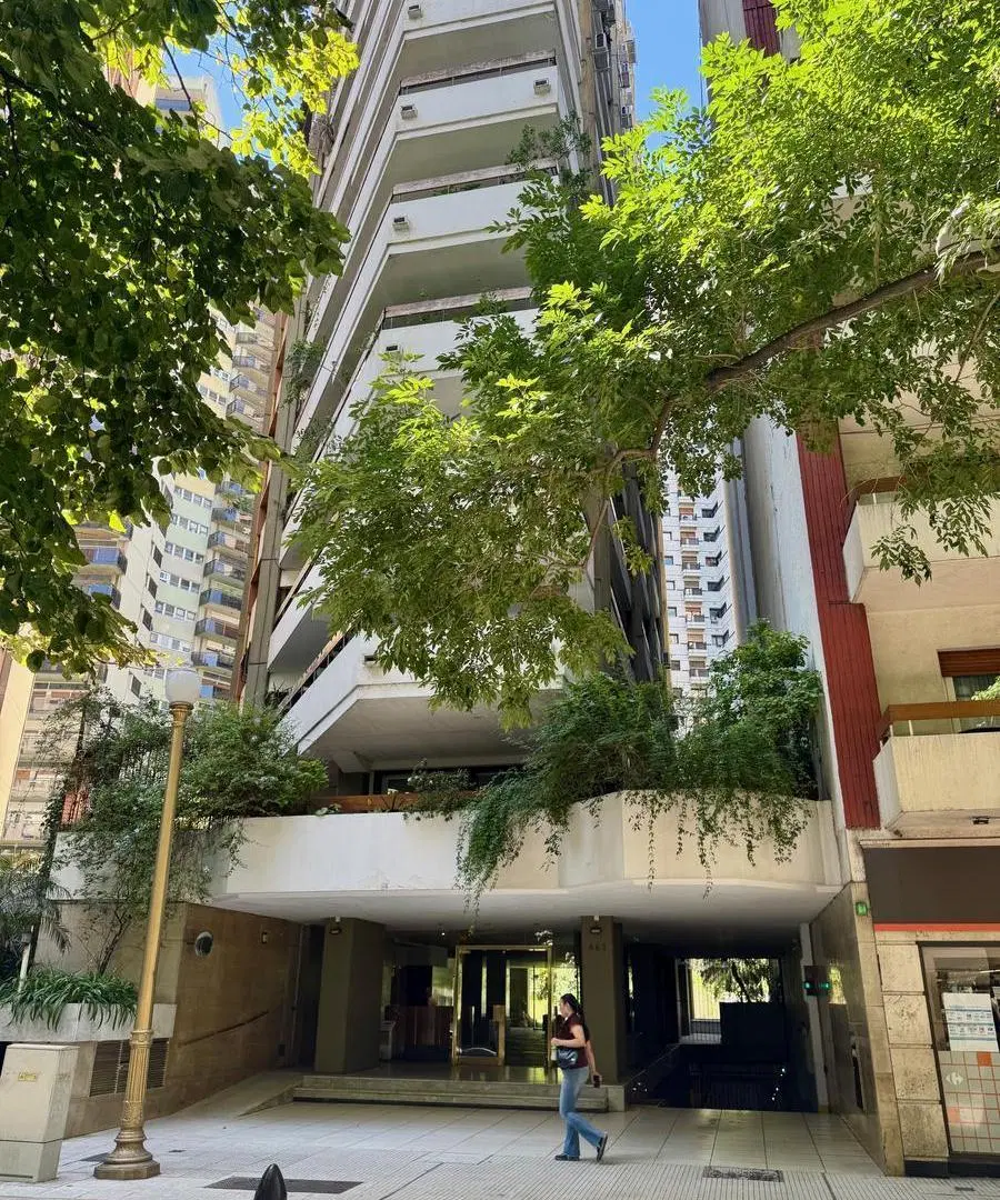 Semipiso en venta en Recoleta sobre calle Arroyo, con terraza y  3 cocheras A RECICLAR 3