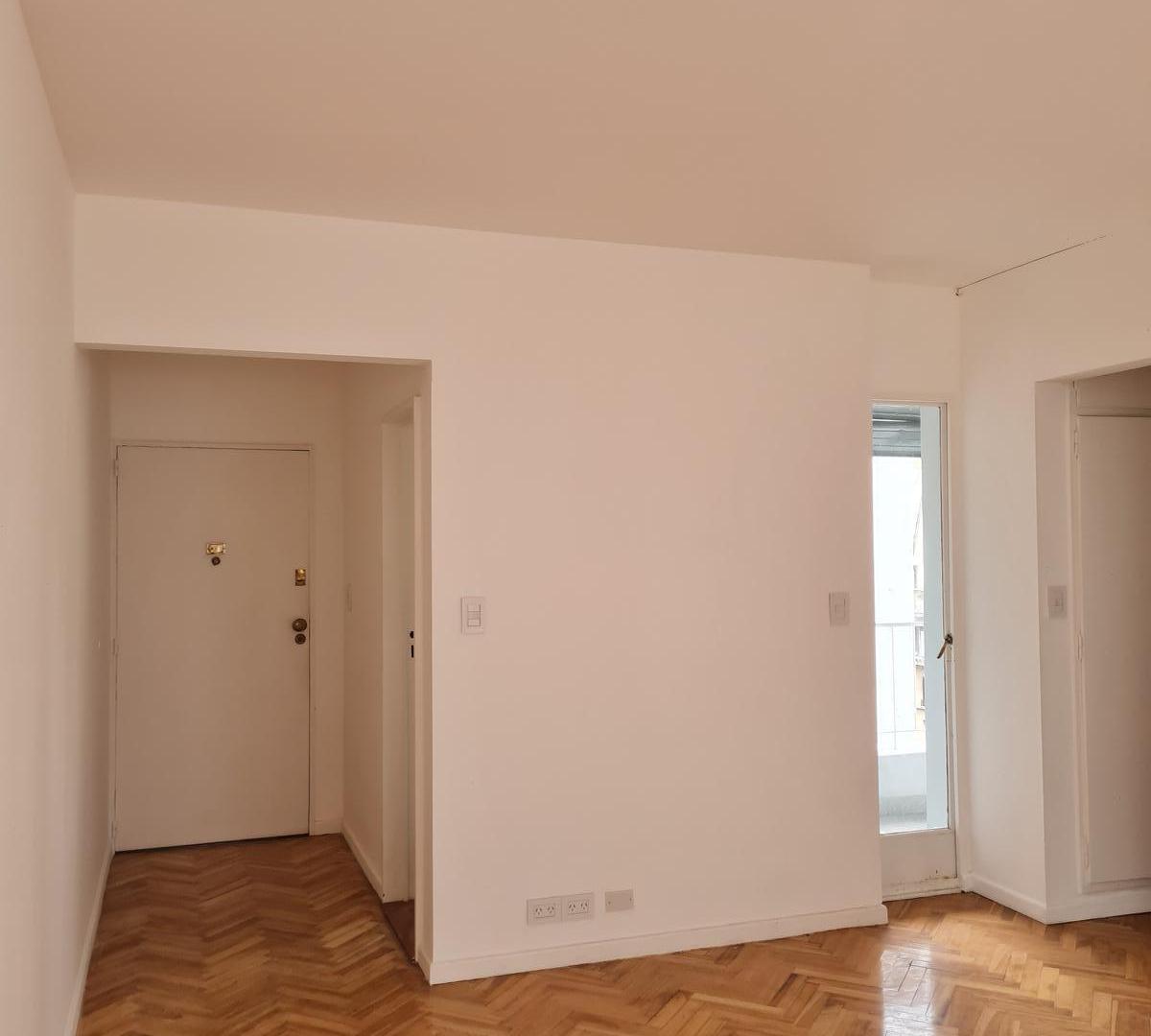 Alquiler excelente 2 ambientes apto profesional próximo a Plaza San Martín y Retiro.