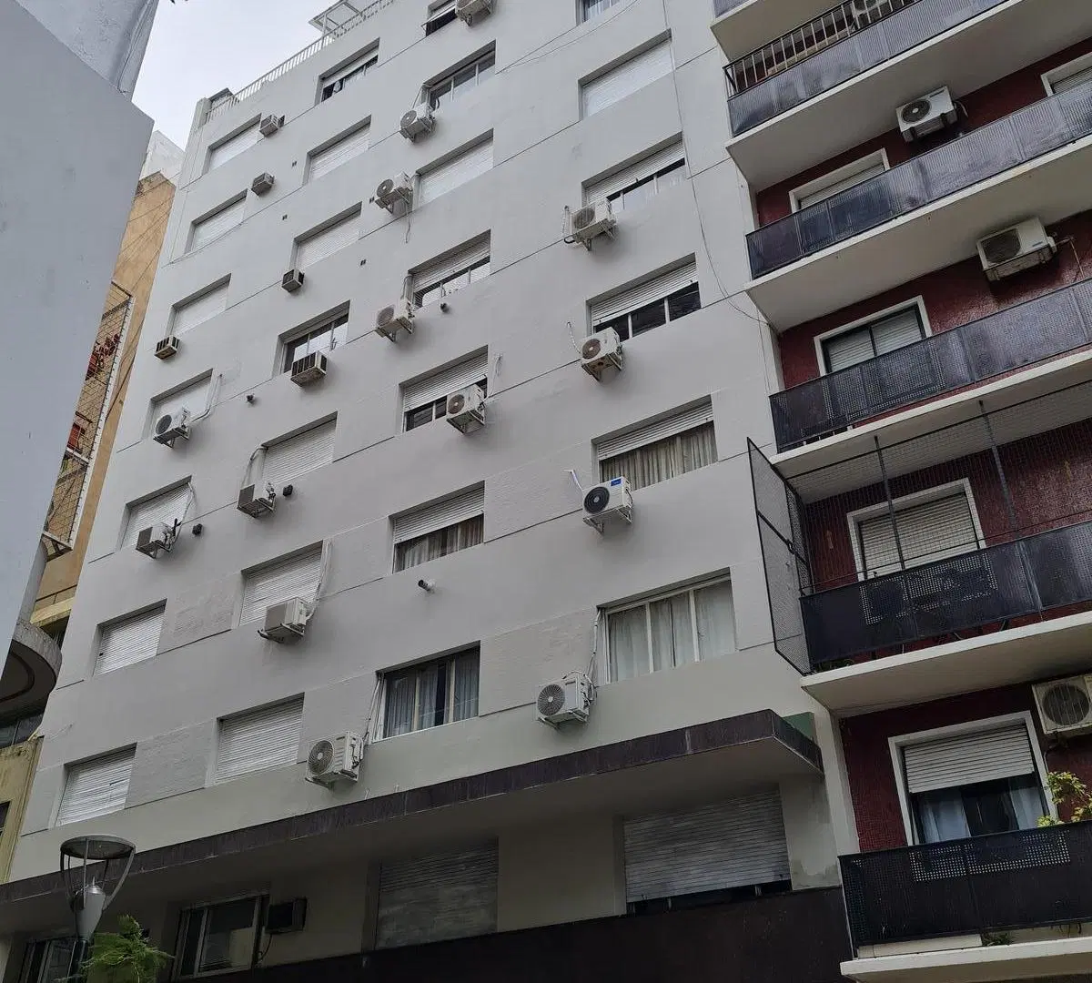 Alquiler excelente 2 ambientes apto profesional próximo a Plaza San Martín y Retiro. 3