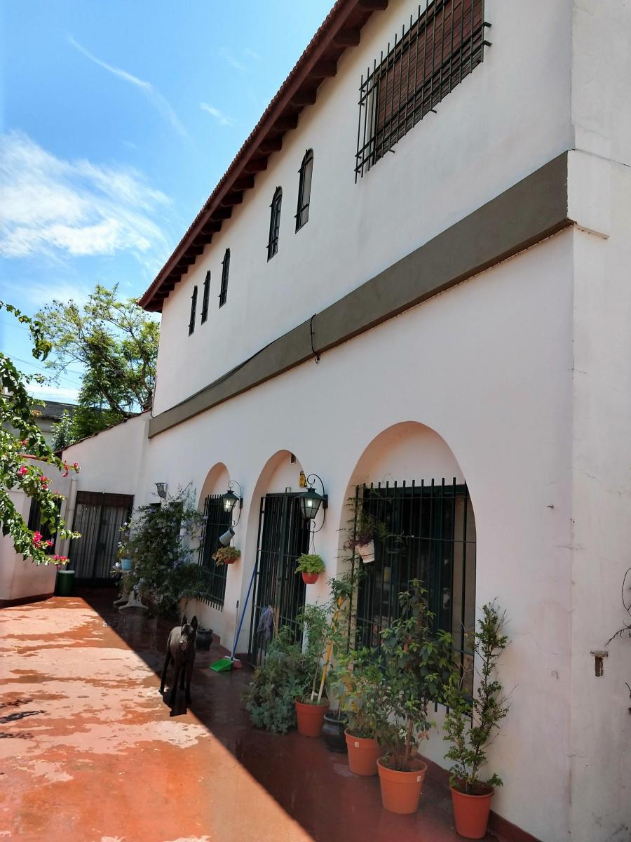 Amplio Chalet 5 Ambientes en 2 Plantas con Patio y Garage. Lote Propio 13 X 21 3