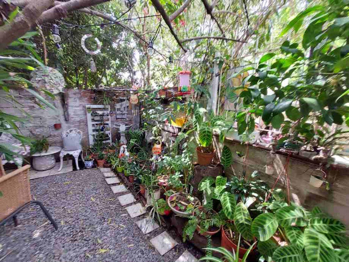 Lote con dos propiedades en Venta en Quilmes