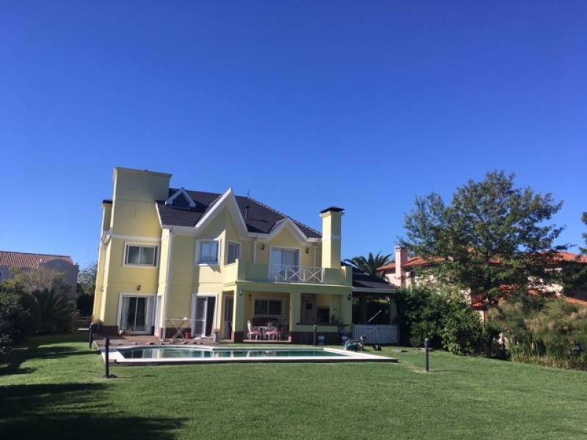 Importante casa en Venta en Club de Campo Abril