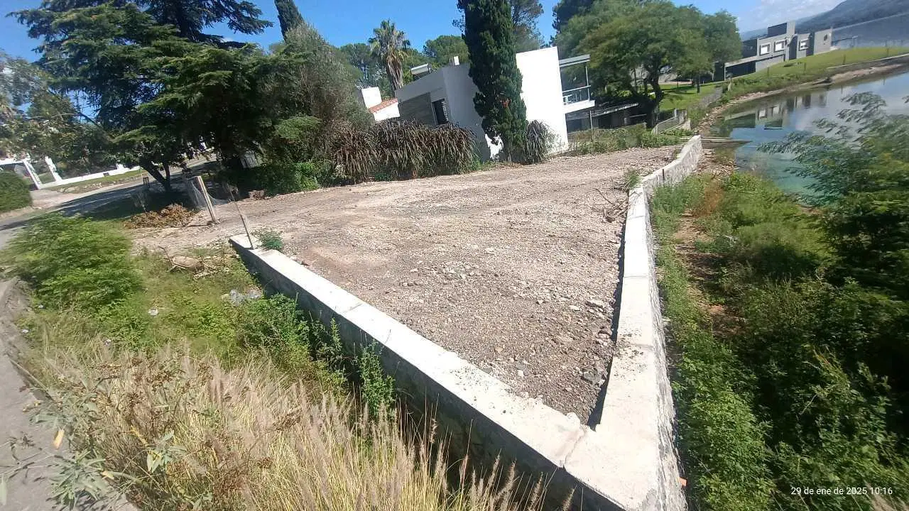 Lote con bajada al Lago 5