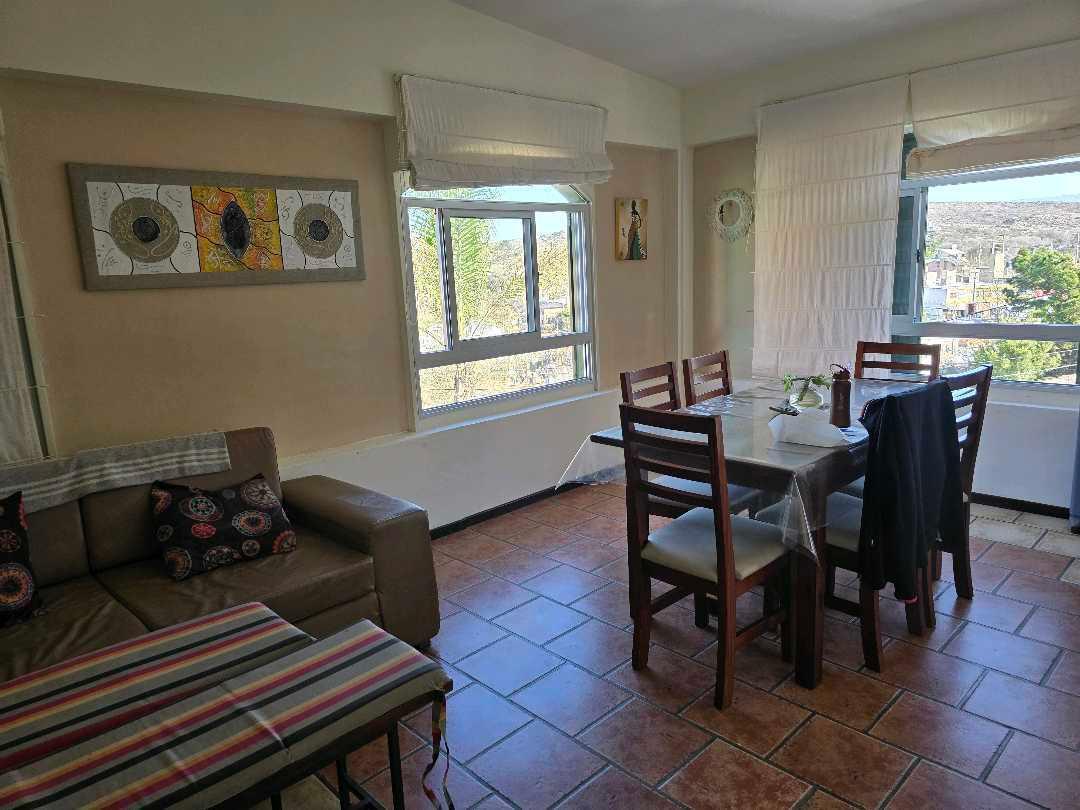 Foto de Casa con departamento en barrio La Quinta, imagen 2