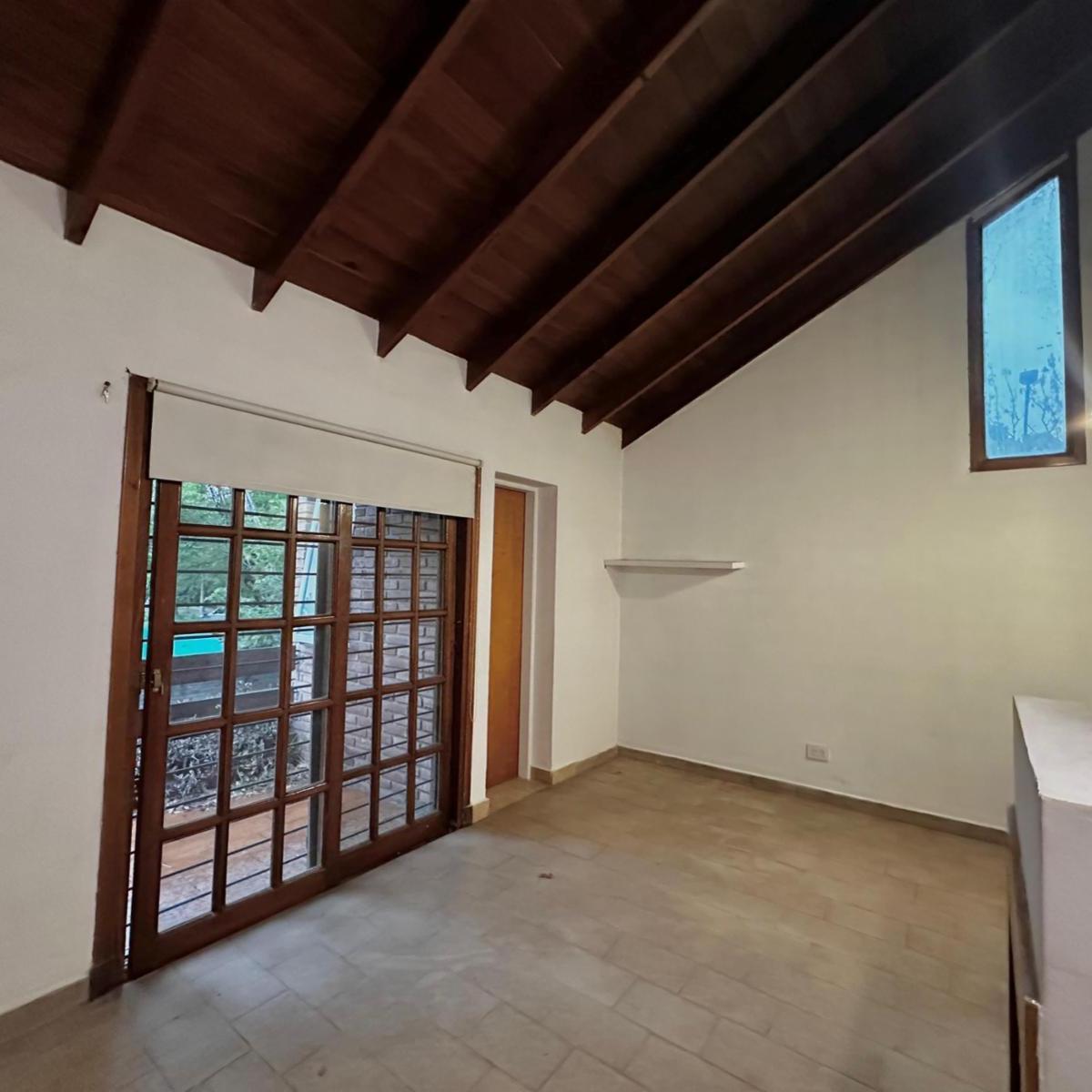Excelente Chalet 5 Ambientes en Venta, Hurlingham, Buenos Aires. 4