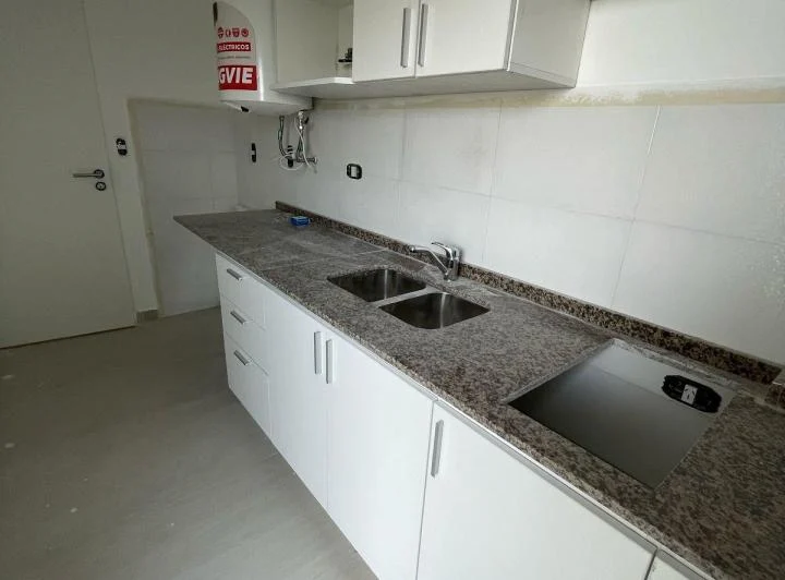 OFICINA COMERCIAL EN ALQUILER- ZONA CENTRICA 3