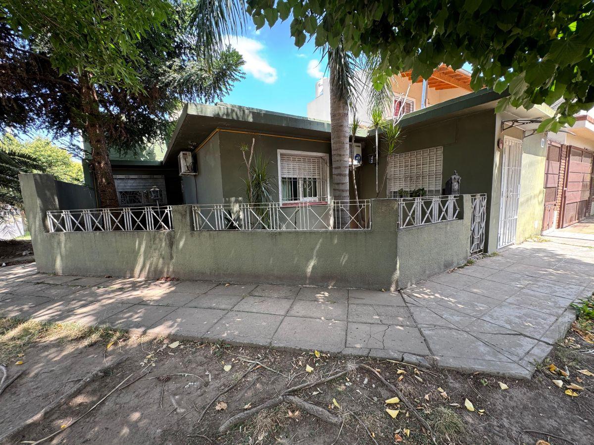 Casa 5 ambientes con departamento 2 ambientes-
