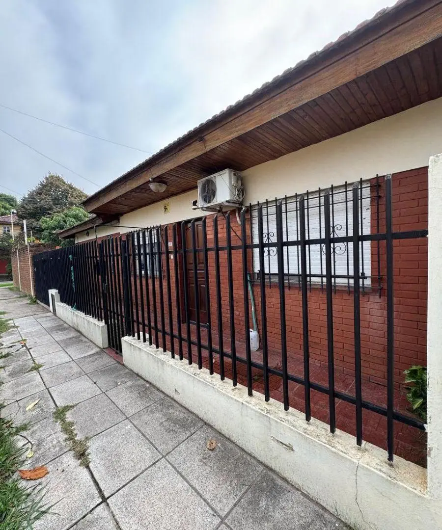 Casa en alquiler de 4 ambientes- 5