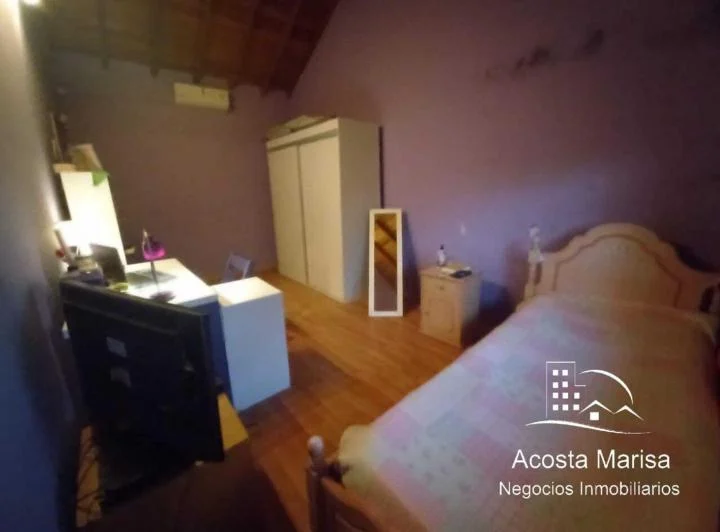 Hermoso Chalet de 4 ambientes, ambientes amplios !! 2