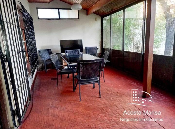 Hermoso Chalet de 4 ambientes, ambientes amplios !! 4