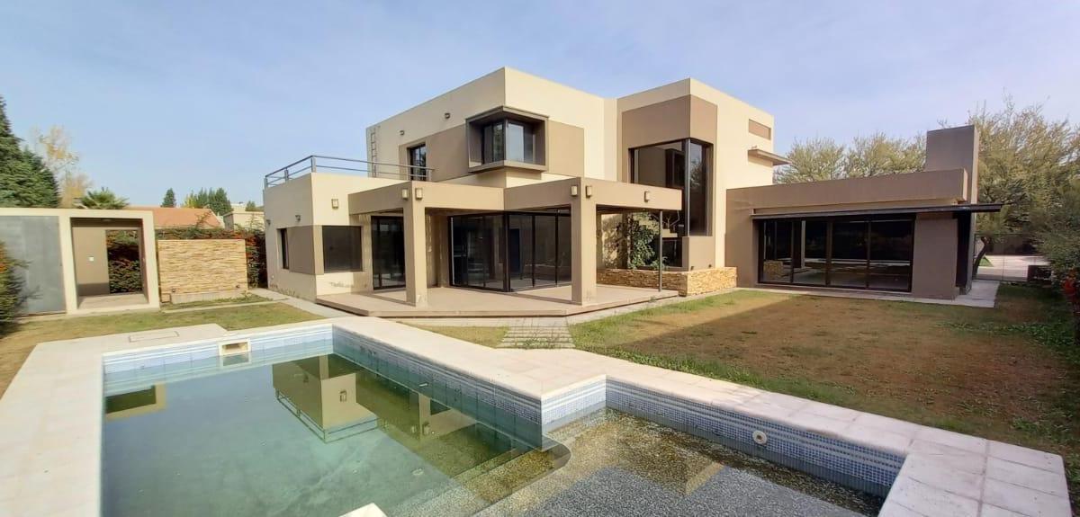 Forza Vende - Casa de Categoría, B° Los Teros. 400 m² / 730 m² 4