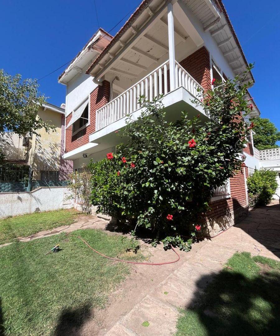 FORZA VENDE - CASA EN QUINTA SECCION, CIUDAD. 245M2 CUB / 240M2 TERRENO