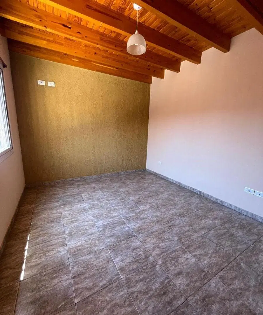 FORZA ALQUILA - DUPLEX TRES HAB, DOS BAÑOS, TERRAZA, COCHERA. LAS HERAS 4