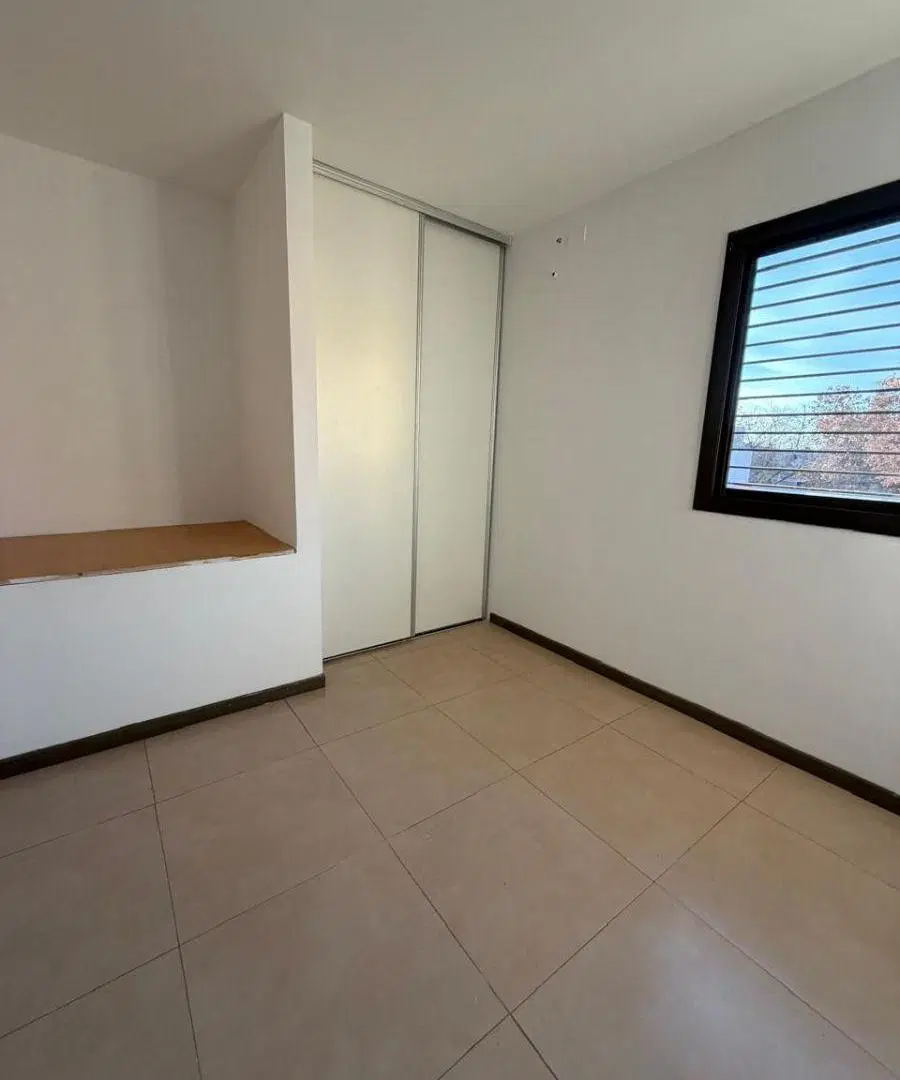 FORZA ALQUILA - DUPLEX EN B° BOMBAL SUR, UN DORM, COCHERA 4