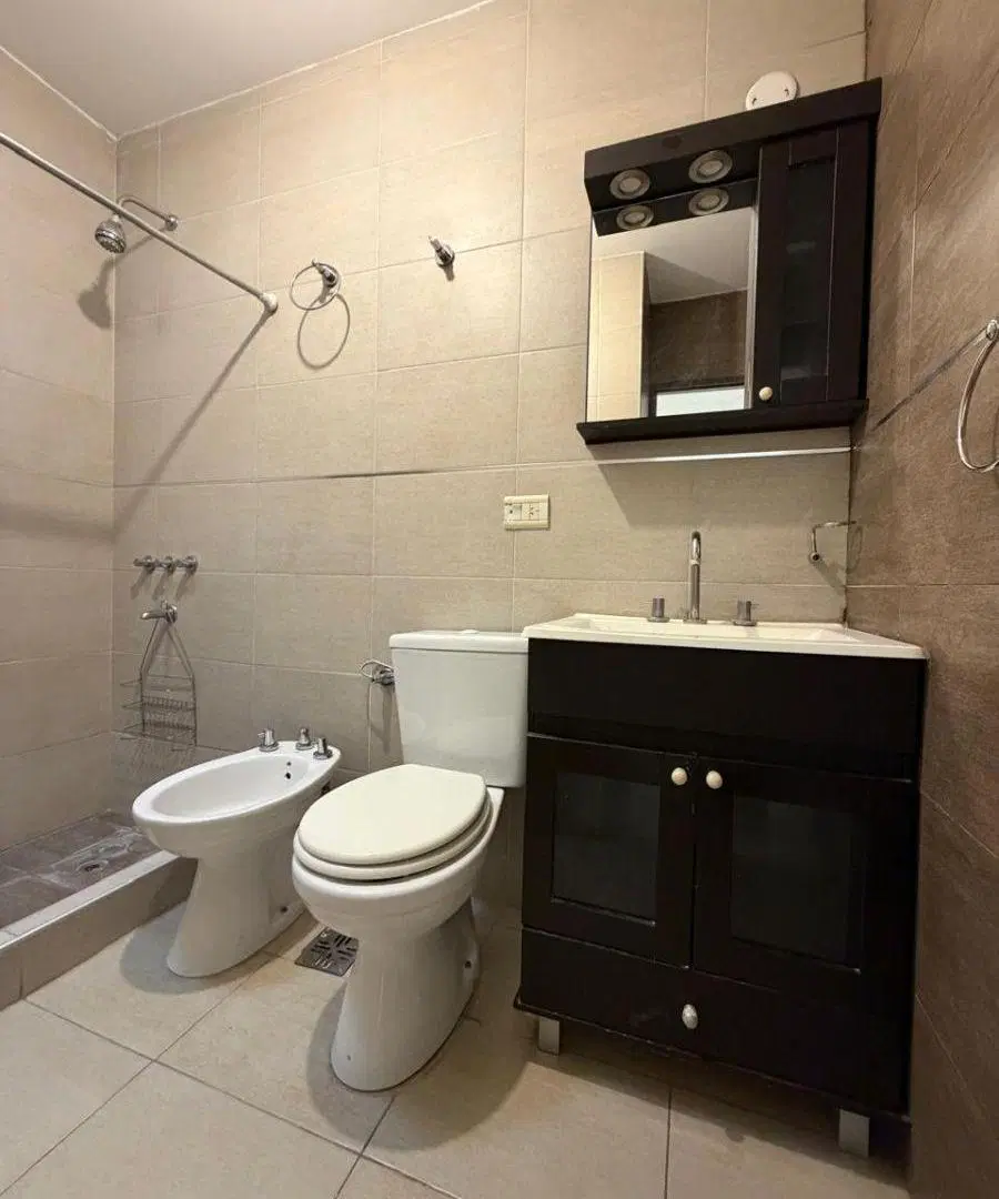 FORZA ALQUILA - DUPLEX EN B° BOMBAL SUR, UN DORM, COCHERA 1