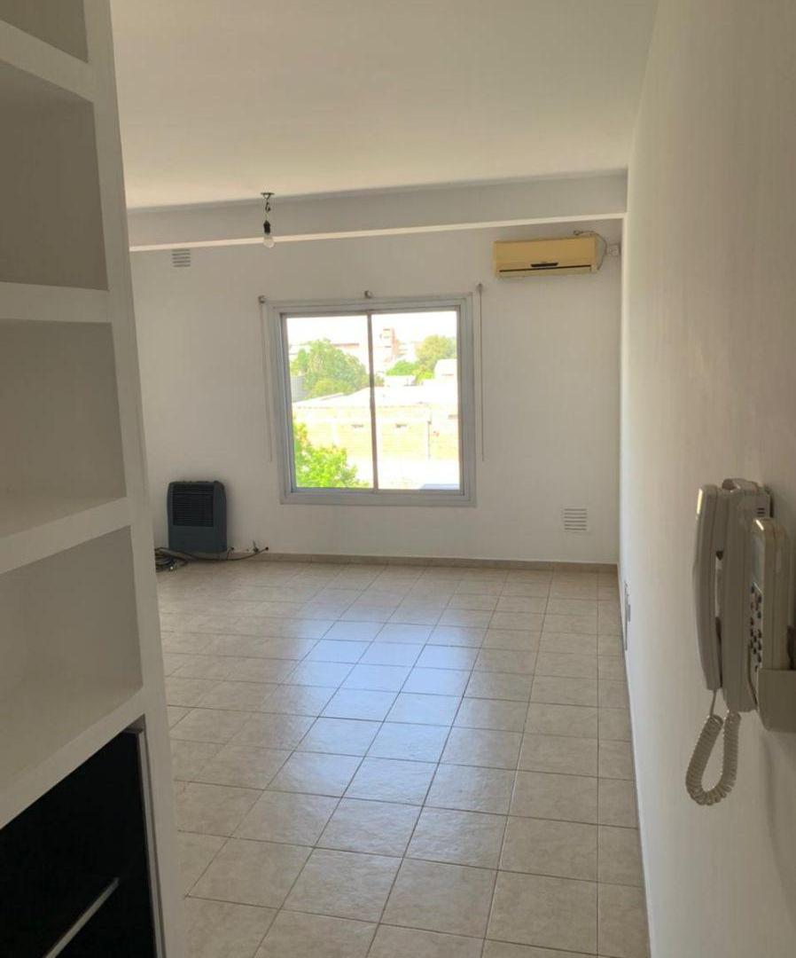Foto de ALQUILER - DEPARTAMENTO DE 1 DORMITORIO C/COCHERA DIRECCION: MITRE N°, imagen 2
