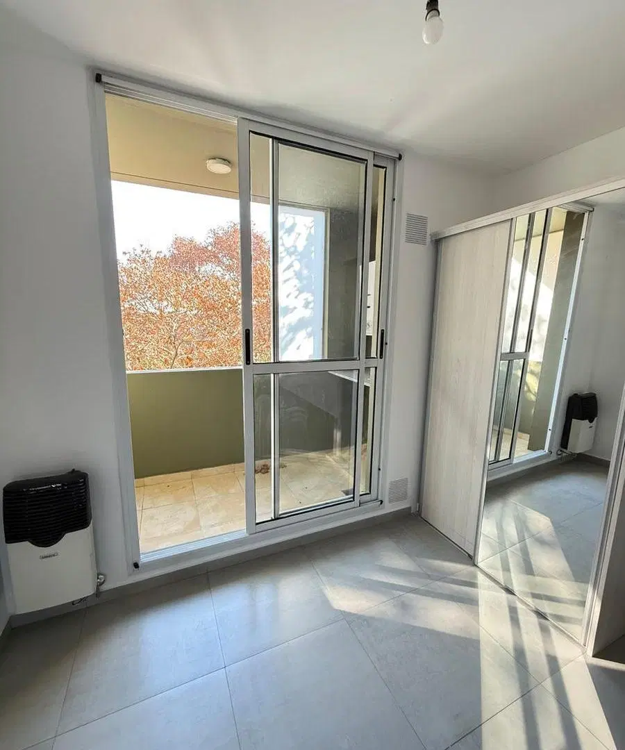 Dpto. de un ambiente con dos balcones en alquiler!! 4