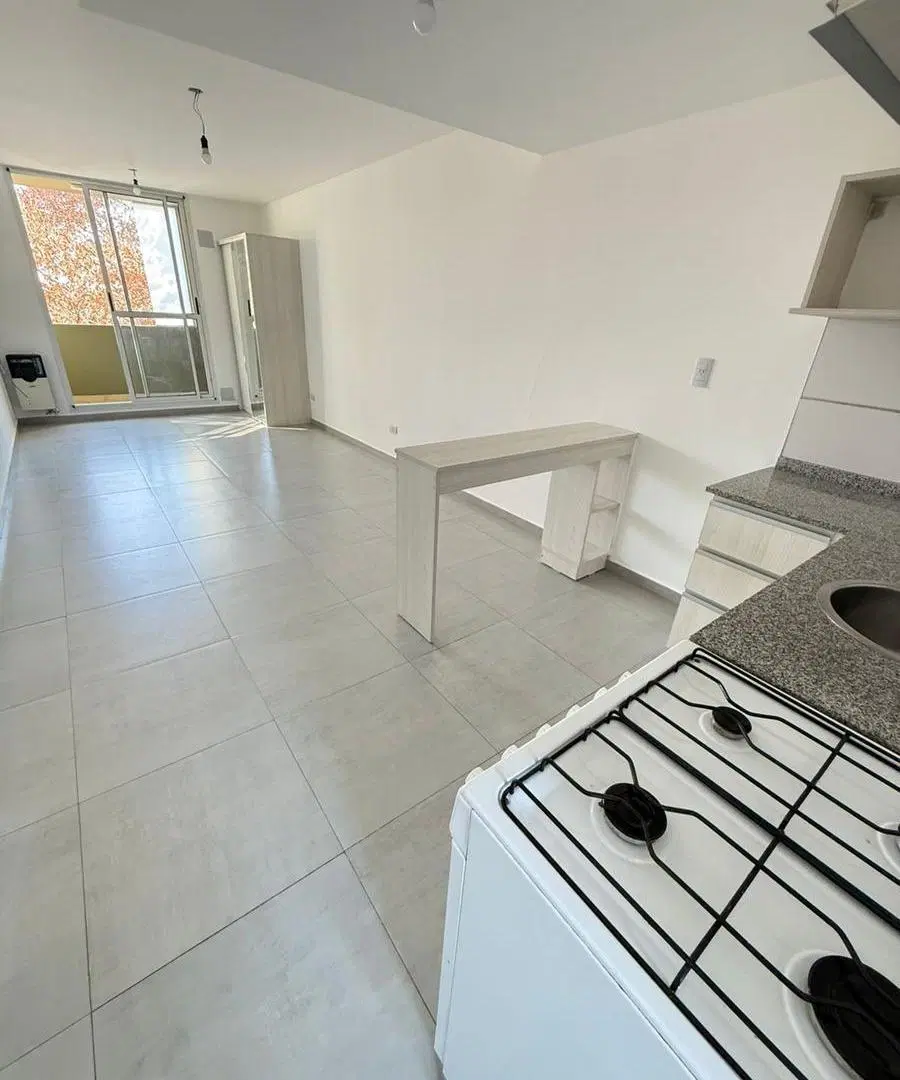 Dpto. de un ambiente con dos balcones en alquiler!! 5