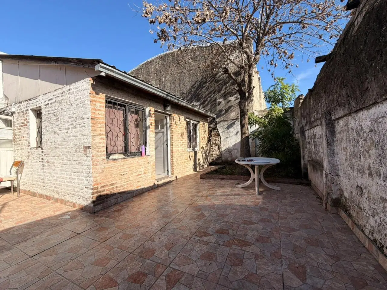 ALQUILER Casa de Pasillo | Dos dormitorios y patio 2