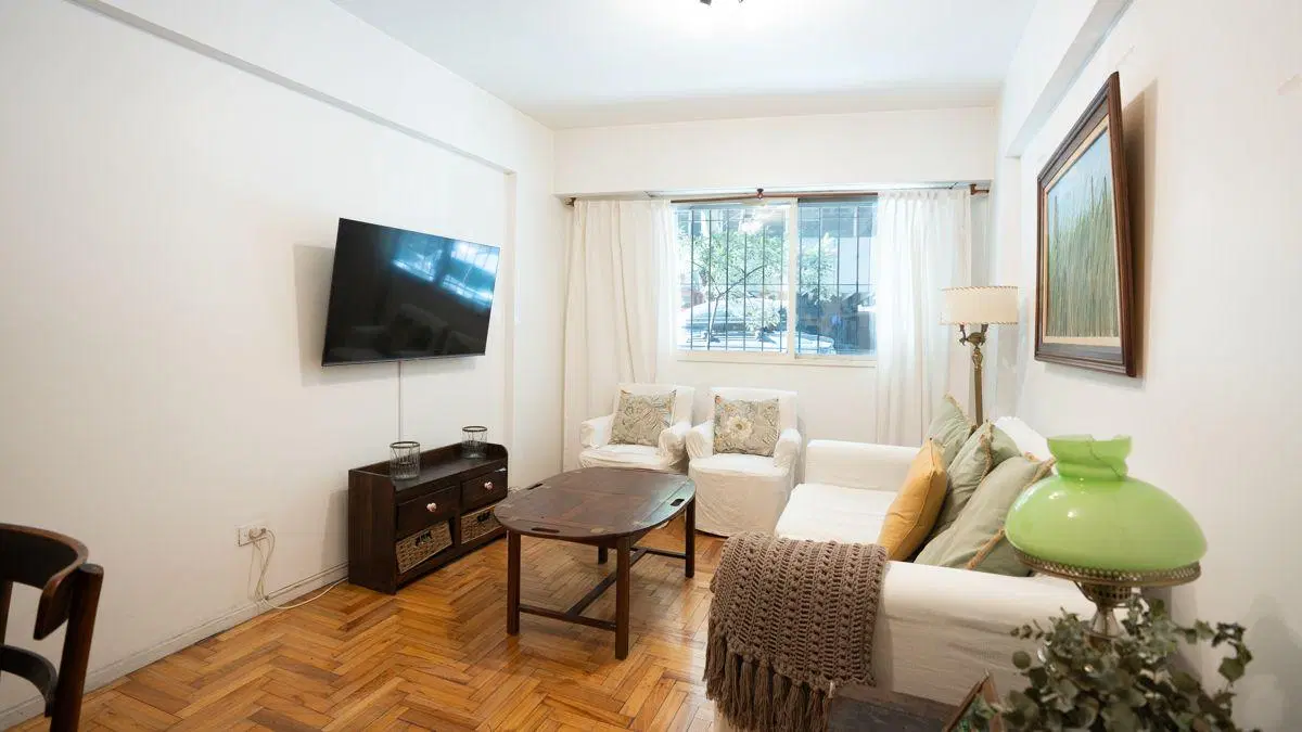 Departamento en planta baja en Larrea y Peña, a metro de Plaza Barrientos, Barrio Norte 2