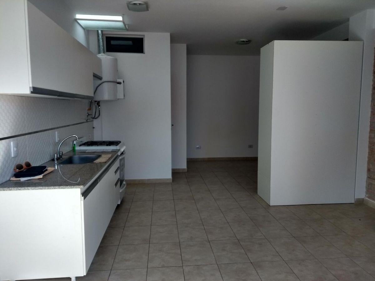 Alquiler Excelente monoambiente con patio en calle Urquiza 3231