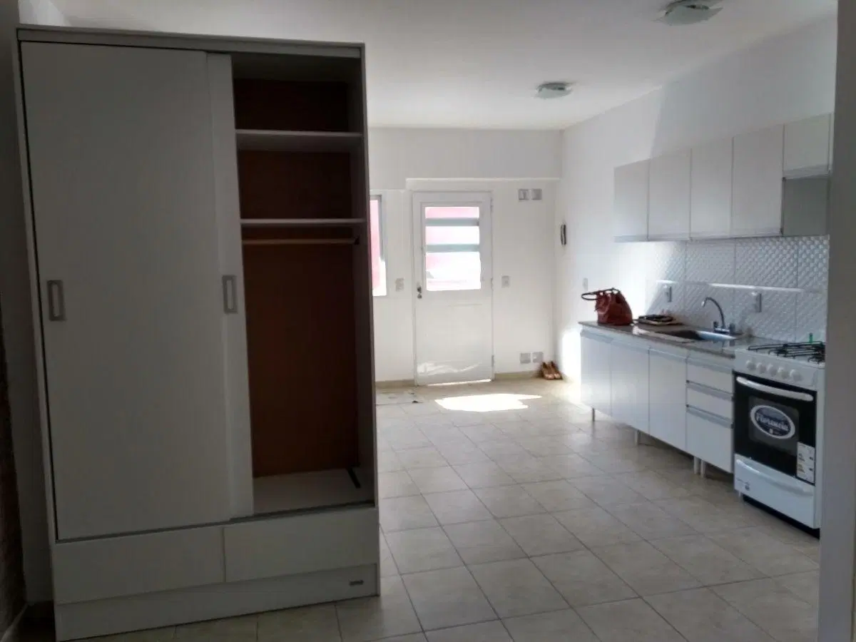 Alquiler Excelente monoambiente con patio en calle Urquiza 3231 4